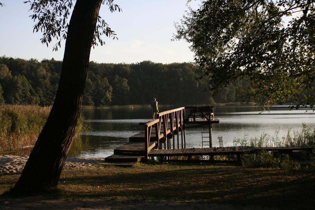 Stajnia Sarnowek Nad Jeziorem Rozany Rozajny Wielkie Екстериор снимка